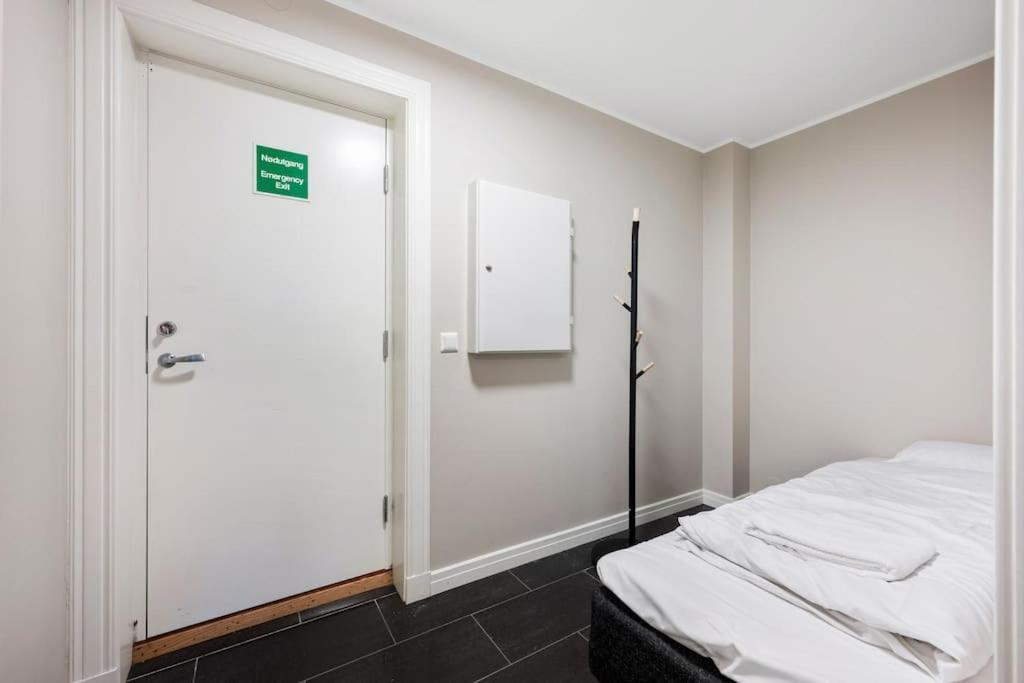 New! Modern City Apt: Central W/ Private Entrence Bergen Ngoại thất bức ảnh